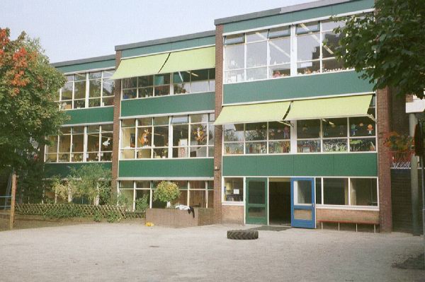 Achterkant van de school